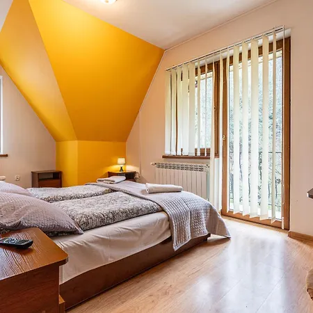 Lesny Dworek Bed & Breakfast *