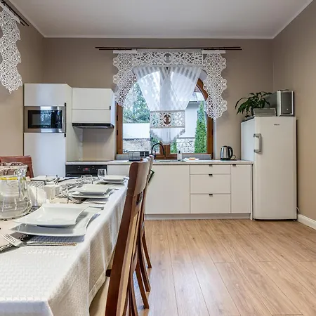 Bed & Breakfast Lesny Dworek *