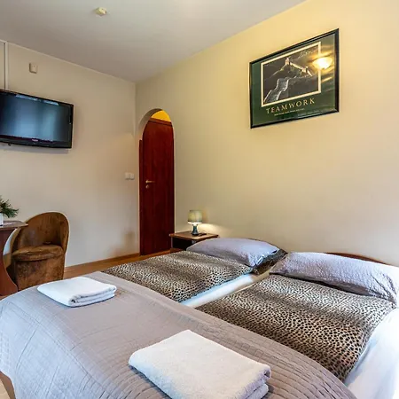 Lesny Dworek Bed and breakfast 3*