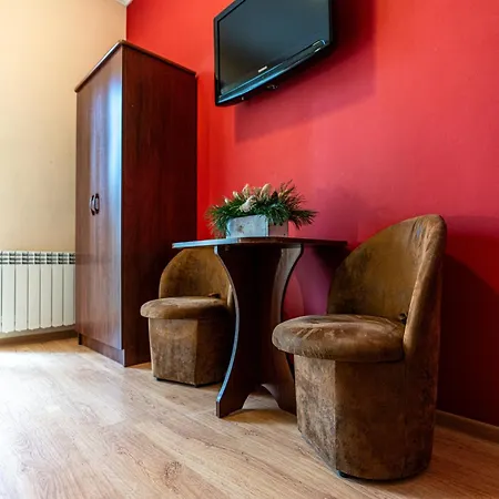 Lesny Dworek Bed & Breakfast 3*