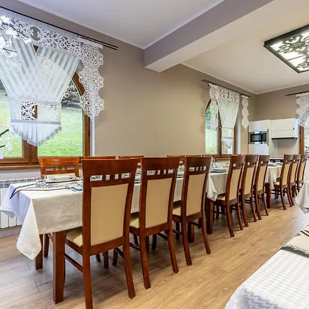 Lesny Dworek Bed & Breakfast *