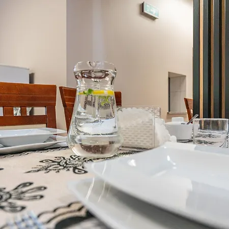 Bed & Breakfast Lesny Dworek 3*