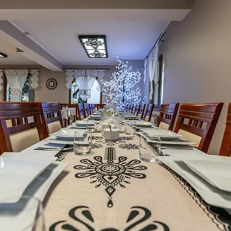 فندق مبيت وإفطار Lesny Dworek 3*