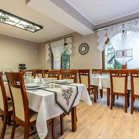 Bed & Breakfast Lesny Dworek *