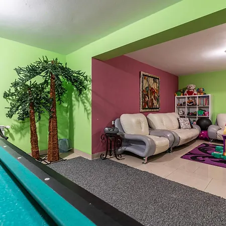 Lesny Dworek Bed & Breakfast *