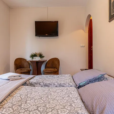 Bed & Breakfast Lesny Dworek