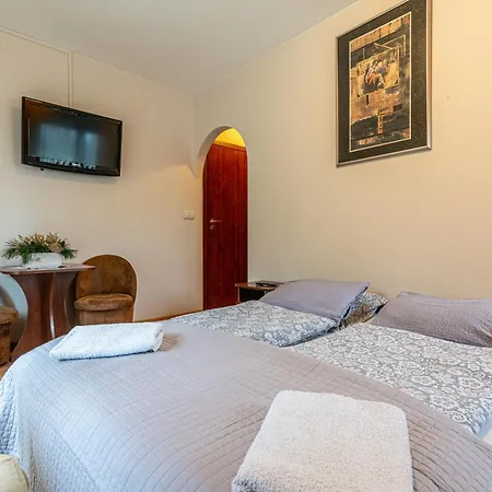 Lesny Dworek Bed & Breakfast