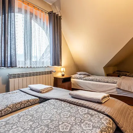 Bed & Breakfast Lesny Dworek *