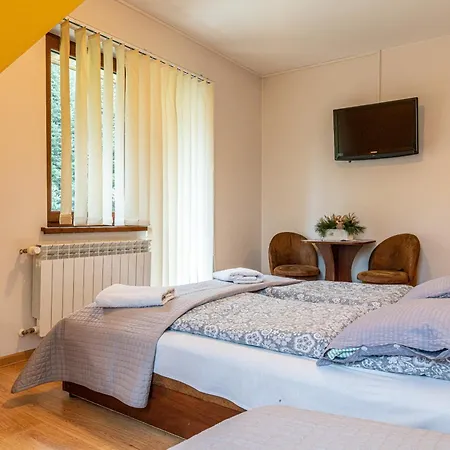 Bed & Breakfast Lesny Dworek