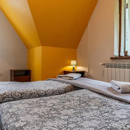 Lesny Dworek Bed & Breakfast *