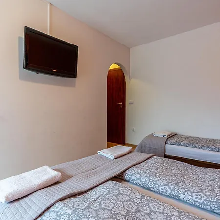 Bed & Breakfast Lesny Dworek *