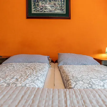 Bed & Breakfast Lesny Dworek *