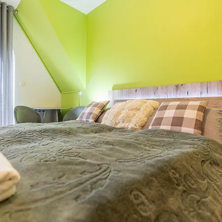 Lesny Dworek Bed & Breakfast *