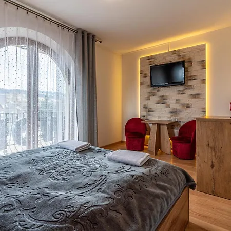 Bed & Breakfast Lesny Dworek