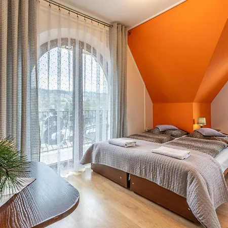 Lesny Dworek Bed & Breakfast *